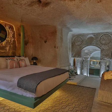 Eka Cave Maison -piscines Troglodytes Noires- Famille Franco-turque 4*
